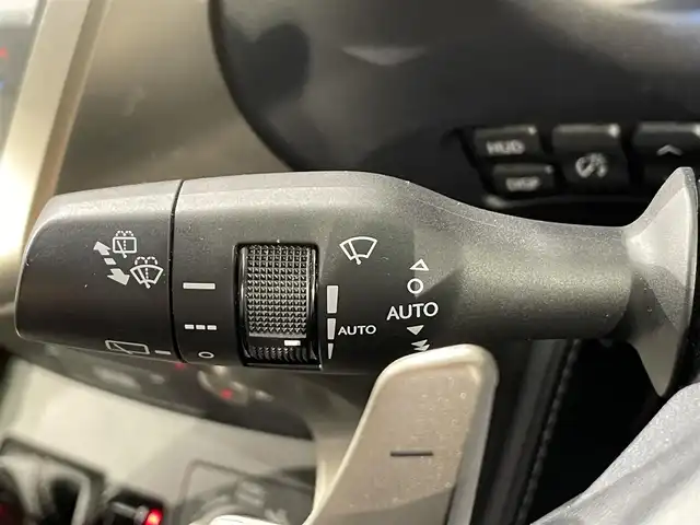 レクサス ＮＸ 300h バージョンL 愛知県 2018(平30)年 3.1万km ソニックチタニウム 純正１０インチナビ　/(AM/FM/CD・DVD再生/SD/USB/Bluetooth/フルセグTV/CarPlay）/ムーンルーフ　/マークレビンソンサウンド　/黒レザーシート/ブラインドスポットモニター　/ヘッドアップディスプレイ　/レクサスセーフティシステム　/　　-プリクラッシュセーフティ/　　-レーントレーニングアシスト/　　-オートマチックハイビーム/　　-レーダークルーズコントロール/　　-ロードサインアシスト/　　-先行車発進告知機能/シートベンチレーション/シートヒーター/ステアリングヒーター/ＡＣ１００Ｖ　/ビルトインＥＴＣ２．０　/バックカメラ/メモリー機能付パワーシート/電動格納セカンドシート/電動バックドア/クリアランスソナー/三眼LEDヘッドライト/LEDフォグランプ/純正フロアマット