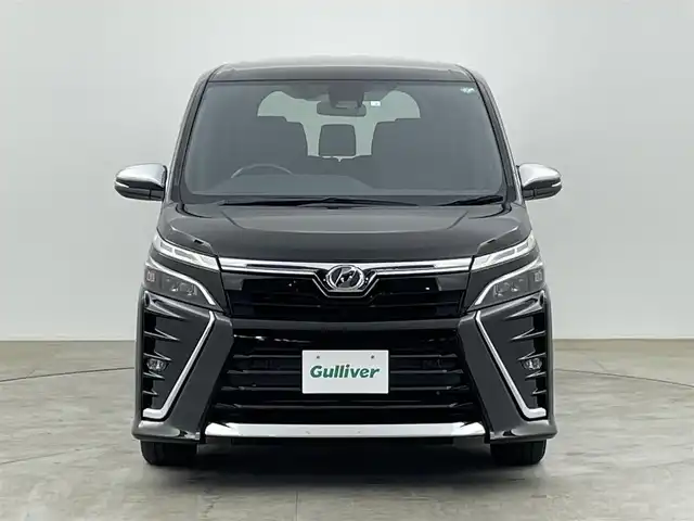 トヨタ ヴォクシー ZS 煌Ⅱ 千葉県 2020(令2)年 5.5万km イナズマスパーキングブラックガラスフレーク ケンウッド製ナビ/・ナビ型番：MDV-M906HDL/・Bluetooth/IPod/CD/DVD/AM/FM/・フルセグTV/・バックモニター/安全装備/・クルーズコントロール/・車線逸脱アラート/・衝突被害軽減ブレーキ/その他装備/・ステアリングリモコン/・両側パワースライドドア/・ETC/・オートライト/・オートハイビームアシスト/・スマートキー