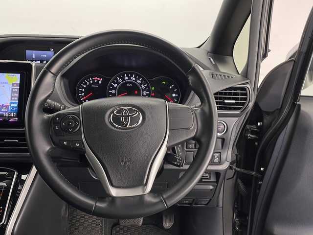 トヨタ ヴォクシー ZS 煌Ⅱ 長野県 2020(令2)年 5.5万km イナズマスパーキングブラックガラスフレーク 社外SDナビ/Bluetooth/CD/DVD/フルセグTV/バックカメラ/両側パワスラ/ETC/純正16インチAW装着/社外フロアマット/ステアリングスイッチ/横滑り防止装置/衝突被害軽減システム/車線逸脱警報/パーキングサポートブレーキ/先行車発進告知/コーナーセンサー/クルーズコントロール/スペアキー/スペアキー1本