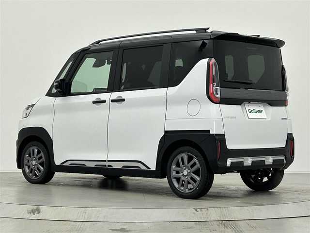 三菱 デリカミニ T プレミアム 千葉県 2025(令7)年 0.1千km パールⅡ 届出済未使用車　/純正９型ディスプレイ　/全周囲カメラ　/デジタルミラー　/マイパイロット　/両側パワースライドドア　/シートヒーター　/衝突軽減ブレーキ　/車線維持支援　/レーンチェンジアシスト　/オートハイビーム/スマートフォン連携/サイドデカール/ルーフブラック