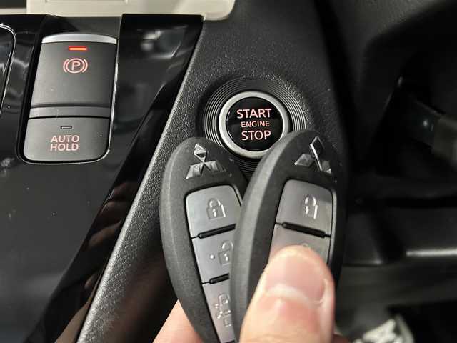 三菱 デリカミニ T プレミアム 千葉県 2025(令7)年 0.1千km パールⅡ 届出済未使用車　/純正９型ディスプレイ　/全周囲カメラ　/デジタルミラー　/マイパイロット　/両側パワースライドドア　/シートヒーター　/衝突軽減ブレーキ　/車線維持支援　/レーンチェンジアシスト　/オートハイビーム/スマートフォン連携/サイドデカール/ルーフブラック
