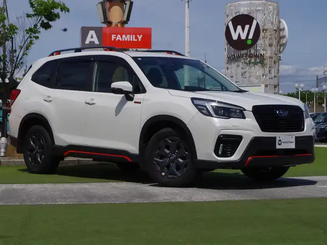 スバル フォレスター ハイブリッド X－ブレイク 千葉県 2020(令2)年 5.5万km クリスタルホワイトP アイサイトセーフティプラス/スマートリアビューミラー/パワーバックドア/前席パワーシート/シートヒーター/ハーフレザーシート/純正メモリーナビ/地デジTV/【DVD/CD再生機能　Bluetooth接続】/サイド/バックカメラ/ステアリングヒーター/デジタルインナーミラー/ETC（2.0）/LEDヘッドライト/コーナーセンサー/純正17インチアルミホイル/サイド/カーテンエアバッグ/キーレスアクセス