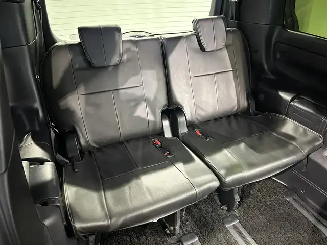 トヨタ ヴォクシー ZS 煌 愛知県 2018(平30)年 2.9万km イナズマスパーキングブラックガラスフレーク 純正１０インチナビ(NSZN-Z66T)/フルセグTV・CD／DVD・Bluetooth・FM／AM/バックカメラ/純正フリップダウンモニター(V12T-R66C)/黒革調シートカバー/クルーズコントロール/両側電動スライドドア/衝突軽減ブレーキ/純正ビルトインＥＴＣ/純正ドライブレコーダー/ＬＥＤヘッドライト/2列目ロールサンシェード/USB充電/オートハイビーム