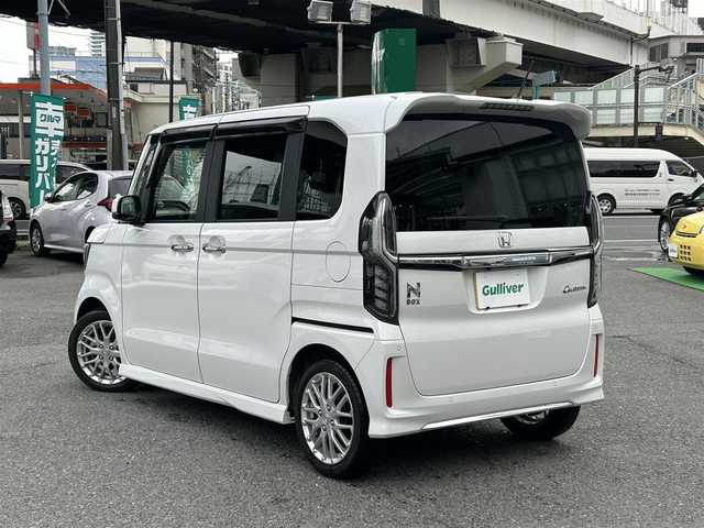 ホンダ Ｎ ＢＯＸ カスタム L ターボ 神奈川県 2022(令4)年 1.3万km プラチナホワイトパール ワンオーナー取説/純正メモリナビ/フルセグ/CD/DVD/BT/USB/CarPlay/純正エアロ/パドルシフト/両側パワースライドドア/バックカメラ/追従機能付きクルーズコントロール/衝突軽減ブレーキシステム/ハーフレザー/純正アルミホイール/ETC/プッシュスタート/スマートキー×2/パーキングセンサーシステム/路外逸脱抑制システム/前後ドラレコ/純正フロアマット/ダブル・カーテンエアバッグ/後席サイドエアバッグ