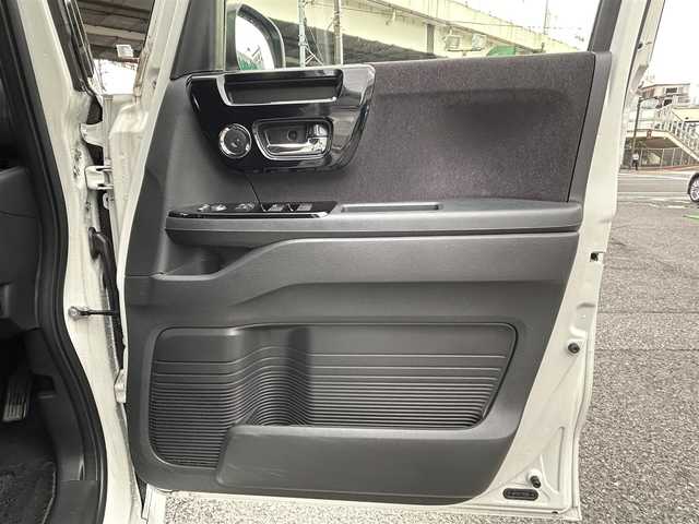 ホンダ Ｎ ＢＯＸ カスタム L ターボ 神奈川県 2022(令4)年 1.3万km プラチナホワイトパール ワンオーナー取説/純正メモリナビ/フルセグ/CD/DVD/BT/USB/CarPlay/純正エアロ/パドルシフト/両側パワースライドドア/バックカメラ/追従機能付きクルーズコントロール/衝突軽減ブレーキシステム/ハーフレザー/純正アルミホイール/ETC/プッシュスタート/スマートキー×2/パーキングセンサーシステム/路外逸脱抑制システム/前後ドラレコ/純正フロアマット/ダブル・カーテンエアバッグ/後席サイドエアバッグ