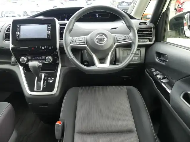 日産 セレナ ハイウェイスター G 千葉県 2017(平29)年 4.9万km ブリリアントホワイトパール エマージェンシーブレーキ/インテリジェントパーキングアシスト/クルーズコントロール/アイドリングストップ/ハンズフリー両側パワースライドドア/純正SDナビ/地デジTV/【DVD/CD再生機能　Bluetooth接続】/アラウンドビューモニター/フリップダウンモニター（RSA10S-L）/ドライブレコーダー/革巻きステアリング/ステアリングスイッチ/ETC/LEDヘッドライト/フォグライト/ウインカーミラー/コーナーセンサー/純正16インチアルミホイル/サイド/カーテンエアバッグ/インテリジェントキー