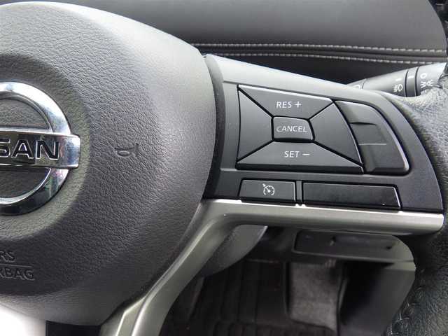 日産 セレナ ハイウェイスター G 千葉県 2017(平29)年 4.9万km ブリリアントホワイトパール エマージェンシーブレーキ/インテリジェントパーキングアシスト/クルーズコントロール/アイドリングストップ/ハンズフリー両側パワースライドドア/純正SDナビ/地デジTV/【DVD/CD再生機能　Bluetooth接続】/アラウンドビューモニター/フリップダウンモニター（RSA10S-L）/ドライブレコーダー/革巻きステアリング/ステアリングスイッチ/ETC/LEDヘッドライト/フォグライト/ウインカーミラー/コーナーセンサー/純正16インチアルミホイル/サイド/カーテンエアバッグ/インテリジェントキー