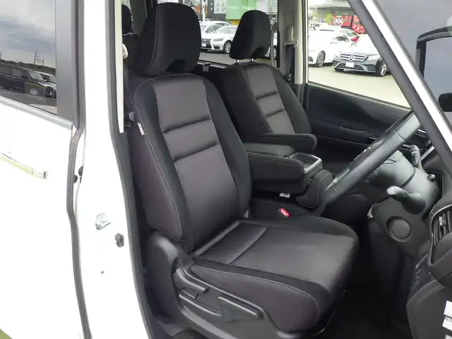 日産 セレナ ハイウェイスター G 千葉県 2017(平29)年 4.9万km ブリリアントホワイトパール エマージェンシーブレーキ/インテリジェントパーキングアシスト/クルーズコントロール/アイドリングストップ/ハンズフリー両側パワースライドドア/純正SDナビ/地デジTV/【DVD/CD再生機能　Bluetooth接続】/アラウンドビューモニター/フリップダウンモニター（RSA10S-L）/ドライブレコーダー/革巻きステアリング/ステアリングスイッチ/ETC/LEDヘッドライト/フォグライト/ウインカーミラー/コーナーセンサー/純正16インチアルミホイル/サイド/カーテンエアバッグ/インテリジェントキー