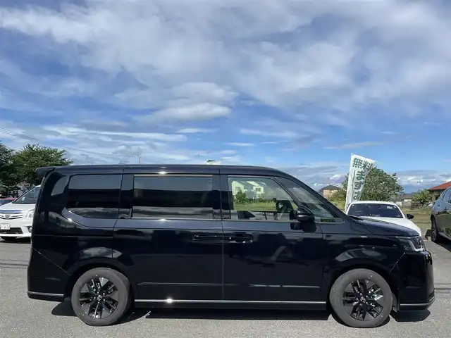 ホンダ ステップワゴン スパーダ 千葉県 2024(令6)年 0.5万km クリスタルブラックパール ワンオーナー/11.4インチ純正メモリナビ、地デジ、Bluetooth、CD、DVD/　（LXM-247VFNi）/バックカメラ/ホンダセンシング/パドルシフト/ウインカーミラー/革巻きステア/ハーフレザーシート/前席シートヒーター/両側パワースライドドア/パワーバックドア/レーダークルーズコントロール/W・サイド・カーテンエアバッグ/ETC/LEDヘッドライト/コーナーセンサー（前後）/２列目オットマン/ブラインドスポットインフォメーション/保証書、取説