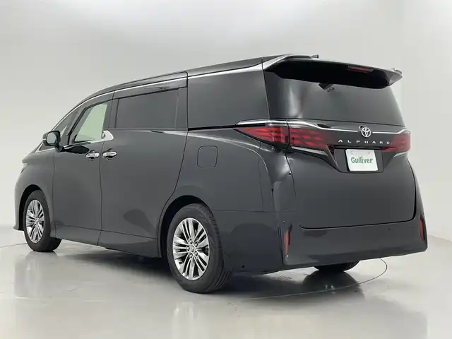 トヨタ アルファード Z 熊本県 2024(令6)年 1万km ブラック 左右独立ムーンルーフ　/純正１４インチディスプレイオーディオプラス　/全周囲カメラ　/純正前後ドライブレコーダー　/１３．２型後席モニター　/ビルトインETC2.0/両側パワースライドドア　/前後クリアランスソナー　/トヨタセーフティーセンス/・プリクラッシュセーフティ/・レーントレーシングアシスト/・レーンディパーチャーアラート/・レーダークルーズコントロール/・アダプティブハイビームアシスト/・オートマチックハイビーム/・ロードサインアシスト/・ドライバー異常対応システム/・プロアクティブドライビングアシスト/・発進遅れ告知機能/・ブラインドスポットモニター/横滑り防止/前席・2列目シートヒーター/前席・2列目エアーシート/全席パワーシート/2列目オットマン/デジタルインナーミラー/置くだけ充電/１００V充電/パワーバックドア/ユニバーサルステップ/オートライト/LEDヘッドライト/フォグライト/スマートキー/プッシュスタート/スペアキー1本/保証書　/取扱説明書