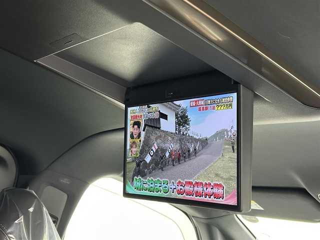 トヨタ アルファード Z 熊本県 2024(令6)年 1万km ブラック 左右独立ムーンルーフ　/純正１４インチディスプレイオーディオプラス　/全周囲カメラ　/純正前後ドライブレコーダー　/１３．２型後席モニター　/ビルトインETC2.0/両側パワースライドドア　/前後クリアランスソナー　/トヨタセーフティーセンス/・プリクラッシュセーフティ/・レーントレーシングアシスト/・レーンディパーチャーアラート/・レーダークルーズコントロール/・アダプティブハイビームアシスト/・オートマチックハイビーム/・ロードサインアシスト/・ドライバー異常対応システム/・プロアクティブドライビングアシスト/・発進遅れ告知機能/・ブラインドスポットモニター/横滑り防止/前席・2列目シートヒーター/前席・2列目エアーシート/全席パワーシート/2列目オットマン/デジタルインナーミラー/置くだけ充電/１００V充電/パワーバックドア/ユニバーサルステップ/オートライト/LEDヘッドライト/フォグライト/スマートキー/プッシュスタート/スペアキー1本/保証書　/取扱説明書