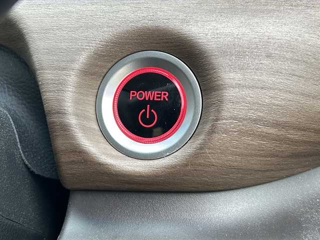 ホンダ フリード ハイブリット G ホンダセンシング 静岡県 2022(令4)年 3.3万km プラチナホワイトパール 社外ナビ/・AM/FM/・CD/DVD/・Bluetooth/・iPod/・SD/・フルセグTV/・USB/・Memory Music/ホンダセンシング/アダプティブ・クルーズ・コントロール（ACC）/・作動車速域：約30km/hから100km/h間/車線維持支援システム（LKAS）/・作動車速：約65km/hから100km/h間/・ステアリング制御/衝突軽減ブレーキ（CMBS）/・歩行者検知機能/・作動車速：約80km/h未満時/・対向車車速：約30km/hから80km/h時/誤発進抑制機能（前進）/・ミリ波レーダー検知：作動車速10km/h未満/歩行者事故低減ステアリング/・作動車速10km/hから40km/h間/路外逸脱抑制機能/・作動車速：約60km/hから100km/h間/先行車発進お知らせ機能/標識認識機能/主要装備/・バックカメラ/・ドライブレコーダー/・両側パワースライドドア/・コーナーセンサー/・ＬＥＤヘッドライト/・ＥＴＣ/・アクティブコーナリングライト