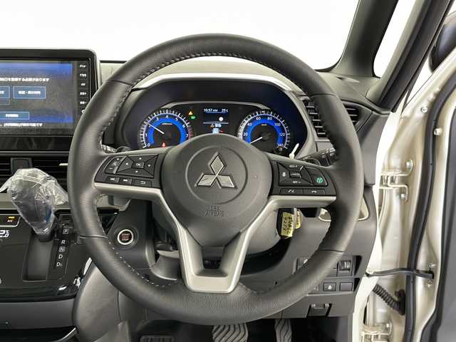 三菱 デリカミニ T プレミアム 長野県 2025(令7)年 0.1千km ベージュＭ 登録済未使用車/4WD/純正9インチディスプレイオーディオ/（Bluetooth／AppleCarPlay／AndroidAuto）/360°カメラ/前席シートヒーター/ステアリングヒーター/両側電動スライドドア（ハンズフリー）/デジタルインナーミラー/後席サンシェード/衝突軽減ブレーキ/車線逸脱防止支援機能/マイパイロット/前後コーナーセンサー/ハーフレザーシート/電子パーキング/ヘッドライトレベライザー/スマートキー/スペアキー/取扱説明書/保証書