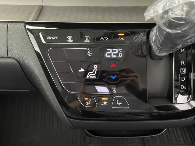 三菱 デリカミニ T プレミアム 長野県 2025(令7)年 0.1千km ベージュＭ 登録済未使用車/4WD/純正9インチディスプレイオーディオ/（Bluetooth／AppleCarPlay／AndroidAuto）/360°カメラ/前席シートヒーター/ステアリングヒーター/両側電動スライドドア（ハンズフリー）/デジタルインナーミラー/後席サンシェード/衝突軽減ブレーキ/車線逸脱防止支援機能/マイパイロット/前後コーナーセンサー/ハーフレザーシート/電子パーキング/ヘッドライトレベライザー/スマートキー/スペアキー/取扱説明書/保証書