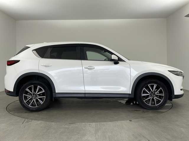 マツダ ＣＸ－５ XD プロアクティブ 兵庫県 2017(平29)年 5.9万km スノーフレイクホワイトパールマイカ ・純正ナビ&TV&SD&BT&DVD&CD&USB/・BOSEサウンド/・バックカメラ/・ETC/・ドライブレコーダー/・レーダークルーズコントロール/・レーンキープアシスト/・車間認知機能/・ブラインドスポットモニター/・標識認識機能/・ドライバーアテンションアラート/・パーキングセンサー/・衝突軽減ブレーキ/・車線逸脱警報/・ヘッドアップディスプレイ/・LEDオートライト/・フォグランプ/・オートマチックハイビーム/・パワーシート/・シートヒーター/・ステアリングヒーター/・電動リアゲート/・ブレーキホールド/・電動パーキングヴレーキ/・アイドリングストップ/・ステアリングリモコン/・防眩ミラー/・スペアキー/・ドアバイザー/・カーテンエアバック