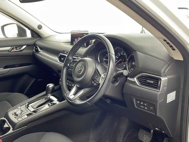 マツダ ＣＸ－５ XD プロアクティブ 兵庫県 2017(平29)年 5.9万km スノーフレイクホワイトパールマイカ ・純正ナビ&TV&SD&BT&DVD&CD&USB/・BOSEサウンド/・バックカメラ/・ETC/・ドライブレコーダー/・レーダークルーズコントロール/・レーンキープアシスト/・車間認知機能/・ブラインドスポットモニター/・標識認識機能/・ドライバーアテンションアラート/・パーキングセンサー/・衝突軽減ブレーキ/・車線逸脱警報/・ヘッドアップディスプレイ/・LEDオートライト/・フォグランプ/・オートマチックハイビーム/・パワーシート/・シートヒーター/・ステアリングヒーター/・電動リアゲート/・ブレーキホールド/・電動パーキングヴレーキ/・アイドリングストップ/・ステアリングリモコン/・防眩ミラー/・スペアキー/・ドアバイザー/・カーテンエアバック