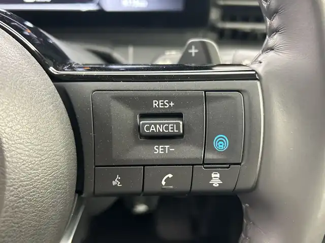 日産 セレナ ハイウェイスター V 三重県 2023(令5)年 0.6万km ダイヤモンドブラック 禁煙車　/純正ナビ　/アラウンドビューモニター　/両側パワースライドドア　/レーダークルーズコントロール　/ワイヤレス充電　/インテリジェントスマートルームミラー　/純正フロントスポイラー　/プロパイロット　/ＢＳＭ/エマージェンシーブレーキ/レーンキープアシスト /前後コーナーセンサー/純正前後ドライブレコーダー/MTモード付きAT/パドルシフト