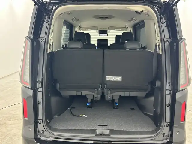 日産 セレナ ハイウェイスター V 三重県 2023(令5)年 0.6万km ダイヤモンドブラック 禁煙車　/純正ナビ　/アラウンドビューモニター　/両側パワースライドドア　/レーダークルーズコントロール　/ワイヤレス充電　/インテリジェントスマートルームミラー　/純正フロントスポイラー　/プロパイロット　/ＢＳＭ/エマージェンシーブレーキ/レーンキープアシスト /前後コーナーセンサー/純正前後ドライブレコーダー/MTモード付きAT/パドルシフト