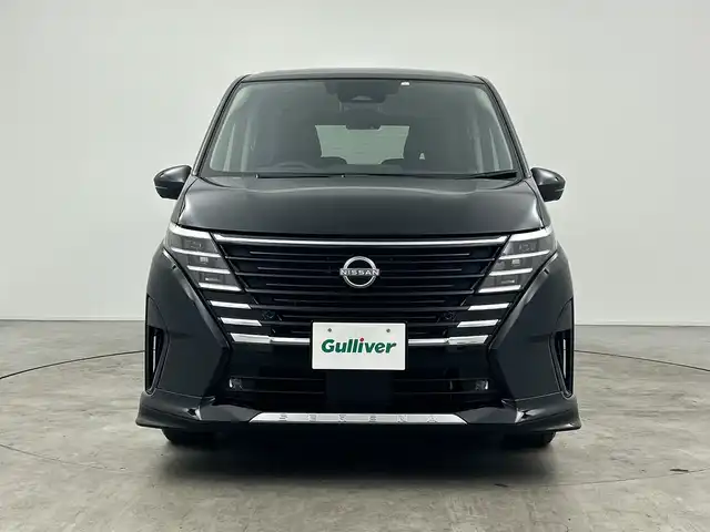 日産 セレナ ハイウェイスター V 三重県 2023(令5)年 0.6万km ダイヤモンドブラック 禁煙車　/純正ナビ　/アラウンドビューモニター　/両側パワースライドドア　/レーダークルーズコントロール　/ワイヤレス充電　/インテリジェントスマートルームミラー　/純正フロントスポイラー　/プロパイロット　/ＢＳＭ/エマージェンシーブレーキ/レーンキープアシスト /前後コーナーセンサー/純正前後ドライブレコーダー/MTモード付きAT/パドルシフト