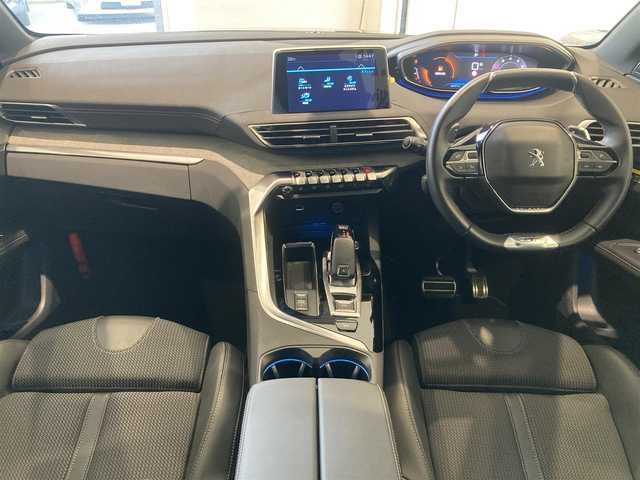 プジョー プジョー ５００８ GT 熊本県 2022(令4)年 2.9万km 黒 ・スマートキー/・プッシュスタート/・サンルーフ/・アクティブセーフティブレーキ/・トラフィックサインインフォメーション/・疲労検知/・アダプティブライト/・インテリジェントハイビーム/・パーキングセンサー/・ブラインドスポットモニター/・クルーズコントロール(追従式)/・ハーフレザーシート/・D席パワーシート /・前席シートヒーター /・純正ディスプレイオーディオ/　【Bluetooth・USB・AppleCarPlay・AndroidAuto】/・バックカメラ＆左サイドカメラ/・ETC/・ドライブレコーダー(前後録画)/・パワーバックドア/・純正マット/・保証書/取説