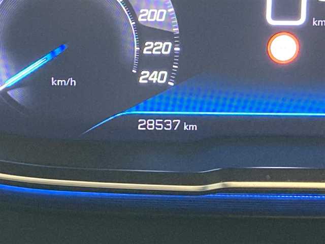 プジョー プジョー ５００８ GT 熊本県 2022(令4)年 2.9万km 黒 ・スマートキー/・プッシュスタート/・サンルーフ/・アクティブセーフティブレーキ/・トラフィックサインインフォメーション/・疲労検知/・アダプティブライト/・インテリジェントハイビーム/・パーキングセンサー/・ブラインドスポットモニター/・クルーズコントロール(追従式)/・ハーフレザーシート/・D席パワーシート /・前席シートヒーター /・純正ディスプレイオーディオ/　【Bluetooth・USB・AppleCarPlay・AndroidAuto】/・バックカメラ＆左サイドカメラ/・ETC/・ドライブレコーダー(前後録画)/・パワーバックドア/・純正マット/・保証書/取説