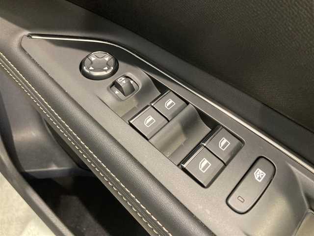 プジョー プジョー ５００８ GT 熊本県 2022(令4)年 2.9万km 黒 ・スマートキー/・プッシュスタート/・サンルーフ/・アクティブセーフティブレーキ/・トラフィックサインインフォメーション/・疲労検知/・アダプティブライト/・インテリジェントハイビーム/・パーキングセンサー/・ブラインドスポットモニター/・クルーズコントロール(追従式)/・ハーフレザーシート/・D席パワーシート /・前席シートヒーター /・純正ディスプレイオーディオ/　【Bluetooth・USB・AppleCarPlay・AndroidAuto】/・バックカメラ＆左サイドカメラ/・ETC/・ドライブレコーダー(前後録画)/・パワーバックドア/・純正マット/・保証書/取説