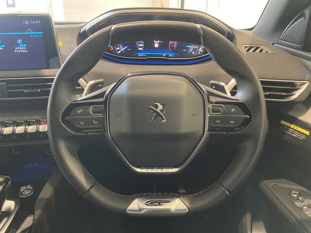 プジョー プジョー ５００８ GT 熊本県 2022(令4)年 2.9万km 黒 ・スマートキー/・プッシュスタート/・サンルーフ/・アクティブセーフティブレーキ/・トラフィックサインインフォメーション/・疲労検知/・アダプティブライト/・インテリジェントハイビーム/・パーキングセンサー/・ブラインドスポットモニター/・クルーズコントロール(追従式)/・ハーフレザーシート/・D席パワーシート /・前席シートヒーター /・純正ディスプレイオーディオ/　【Bluetooth・USB・AppleCarPlay・AndroidAuto】/・バックカメラ＆左サイドカメラ/・ETC/・ドライブレコーダー(前後録画)/・パワーバックドア/・純正マット/・保証書/取説