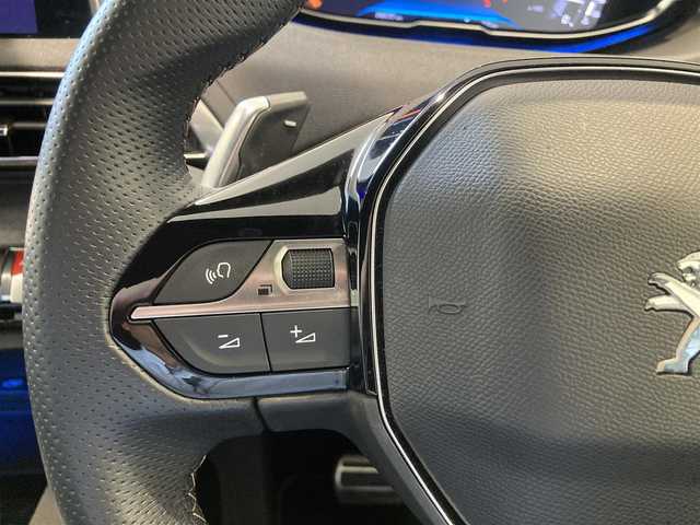 プジョー プジョー ５００８ GT 熊本県 2022(令4)年 2.9万km 黒 ・スマートキー/・プッシュスタート/・サンルーフ/・アクティブセーフティブレーキ/・トラフィックサインインフォメーション/・疲労検知/・アダプティブライト/・インテリジェントハイビーム/・パーキングセンサー/・ブラインドスポットモニター/・クルーズコントロール(追従式)/・ハーフレザーシート/・D席パワーシート /・前席シートヒーター /・純正ディスプレイオーディオ/　【Bluetooth・USB・AppleCarPlay・AndroidAuto】/・バックカメラ＆左サイドカメラ/・ETC/・ドライブレコーダー(前後録画)/・パワーバックドア/・純正マット/・保証書/取説