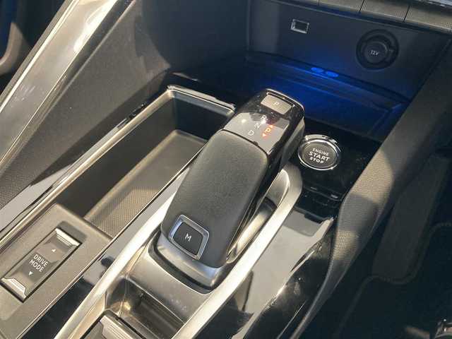 プジョー プジョー ５００８ GT 熊本県 2022(令4)年 2.9万km 黒 ・スマートキー/・プッシュスタート/・サンルーフ/・アクティブセーフティブレーキ/・トラフィックサインインフォメーション/・疲労検知/・アダプティブライト/・インテリジェントハイビーム/・パーキングセンサー/・ブラインドスポットモニター/・クルーズコントロール(追従式)/・ハーフレザーシート/・D席パワーシート /・前席シートヒーター /・純正ディスプレイオーディオ/　【Bluetooth・USB・AppleCarPlay・AndroidAuto】/・バックカメラ＆左サイドカメラ/・ETC/・ドライブレコーダー(前後録画)/・パワーバックドア/・純正マット/・保証書/取説