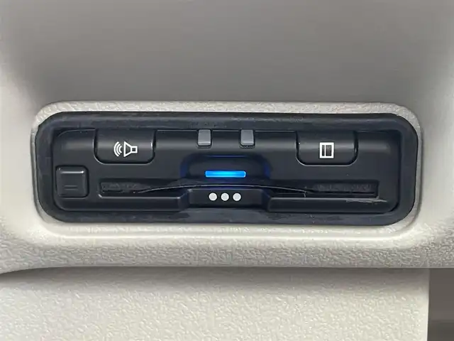 ホンダ Ｎ ＢＯＸ 神奈川県 2024(令6)年 0.2万km メテオロイドグレーメタリック 純正9型HDDナビ/(フルセグ/Bluetooth/CarPlay/CD/DVD)/ホンダコネクト/ホンダセンシング/・衝突軽減ブレーキ/・アダプティブクルーズコントロール/・レーンキープアシスト/・先行車発進告知/・標識認識/・オートハイビーム/LEDオートライト/両側電動スライドドア/電動パーキング/ブレーキホールド/前席シートヒーター/前方ドライブレコーダー/ビルトインETC/USB