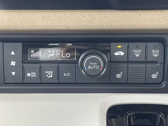 ホンダ Ｎ ＢＯＸ 神奈川県 2024(令6)年 0.2万km メテオロイドグレーメタリック 純正9型HDDナビ/(フルセグ/Bluetooth/CarPlay/CD/DVD)/ホンダコネクト/ホンダセンシング/・衝突軽減ブレーキ/・アダプティブクルーズコントロール/・レーンキープアシスト/・先行車発進告知/・標識認識/・オートハイビーム/LEDオートライト/両側電動スライドドア/電動パーキング/ブレーキホールド/前席シートヒーター/前方ドライブレコーダー/ビルトインETC/USB