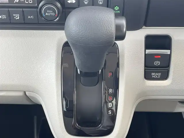ホンダ Ｎ ＢＯＸ 神奈川県 2024(令6)年 0.2万km メテオロイドグレーメタリック 純正9型HDDナビ/(フルセグ/Bluetooth/CarPlay/CD/DVD)/ホンダコネクト/ホンダセンシング/・衝突軽減ブレーキ/・アダプティブクルーズコントロール/・レーンキープアシスト/・先行車発進告知/・標識認識/・オートハイビーム/LEDオートライト/両側電動スライドドア/電動パーキング/ブレーキホールド/前席シートヒーター/前方ドライブレコーダー/ビルトインETC/USB