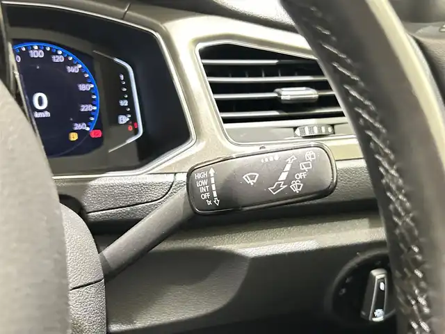 フォルクスワーゲン ＶＷ Ｔ－ロック TSI スタイル デザインPKG 福岡県 2021(令3)年 2.3万km ディープブラックパールエフェクト デジタルメータークラスター　/ナビ　/バックカメラ　/ＡｐｐｌｅＣａｒｐｌａｙ／Ａｎｄｒｏｉｄ　Ａｕｔｏ　/スマートキー　/ＡＣＣ　/ＢＳＭ　/衝突軽減Ｂ　/パワーバックドア　/LEDライト　/純正１７インチＡＷ　/ＥＴＣ