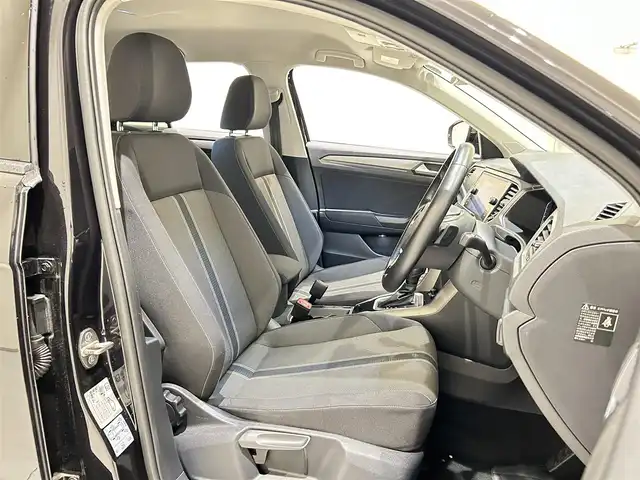 フォルクスワーゲン ＶＷ Ｔ－ロック TSI スタイル デザインPKG 福岡県 2021(令3)年 2.3万km ディープブラックパールエフェクト デジタルメータークラスター　/ナビ　/バックカメラ　/ＡｐｐｌｅＣａｒｐｌａｙ／Ａｎｄｒｏｉｄ　Ａｕｔｏ　/スマートキー　/ＡＣＣ　/ＢＳＭ　/衝突軽減Ｂ　/パワーバックドア　/LEDライト　/純正１７インチＡＷ　/ＥＴＣ