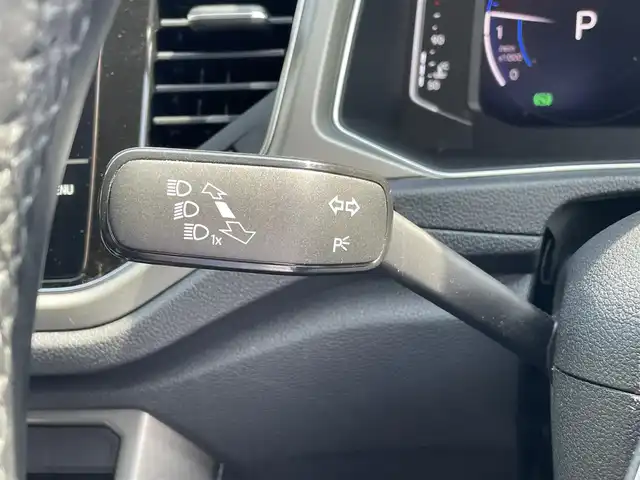 フォルクスワーゲン ＶＷ Ｔ－ロック TSI スタイル デザインPKG 福岡県 2021(令3)年 2.3万km ディープブラックパールエフェクト デジタルメータークラスター　/ナビ　/バックカメラ　/ＡｐｐｌｅＣａｒｐｌａｙ／Ａｎｄｒｏｉｄ　Ａｕｔｏ　/スマートキー　/ＡＣＣ　/ＢＳＭ　/衝突軽減Ｂ　/パワーバックドア　/LEDライト　/純正１７インチＡＷ　/ＥＴＣ