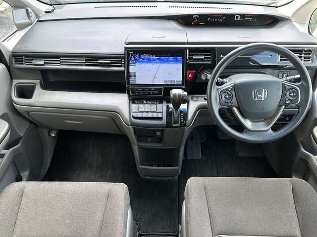 ホンダ ステップワゴン G ホンダセンシング 埼玉県 2018(平30)年 4.7万km プラチナホワイトパール 福祉車両/ナビ装着用スペシャルパッケージ＋ETC車載器(ナビゲーション連動)/Honda SENSING/クルーズコントロール/1列目シート用i-サイドエアバッグシステム＋サイドカーテンエアバッグシステム(1-3列目シート対応)/リア左側パワースライドドア＋スライドドア・イージークローザー（リア両側）/リア右側パワースライドドア/コンフォートビューパッケージ/IRカット(遮熱)＋スーパーUVカットフロントドアガラス/プラズマクラスター機能/トリプルゾーンコントロール・フルオートエアコンディショナー/LEDヘッドライト(オートレベリング/オートライトコントロール機構付)