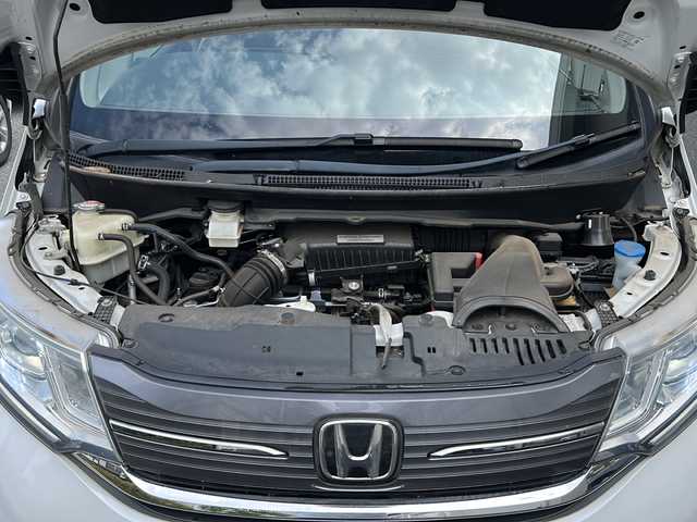 ホンダ ステップワゴン G ホンダセンシング 埼玉県 2018(平30)年 4.7万km プラチナホワイトパール 福祉車両/ナビ装着用スペシャルパッケージ＋ETC車載器(ナビゲーション連動)/Honda SENSING/クルーズコントロール/1列目シート用i-サイドエアバッグシステム＋サイドカーテンエアバッグシステム(1-3列目シート対応)/リア左側パワースライドドア＋スライドドア・イージークローザー（リア両側）/リア右側パワースライドドア/コンフォートビューパッケージ/IRカット(遮熱)＋スーパーUVカットフロントドアガラス/プラズマクラスター機能/トリプルゾーンコントロール・フルオートエアコンディショナー/LEDヘッドライト(オートレベリング/オートライトコントロール機構付)