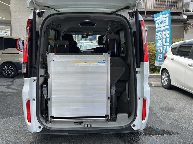 ホンダ ステップワゴン G ホンダセンシング 埼玉県 2018(平30)年 4.7万km プラチナホワイトパール 福祉車両/ナビ装着用スペシャルパッケージ＋ETC車載器(ナビゲーション連動)/Honda SENSING/クルーズコントロール/1列目シート用i-サイドエアバッグシステム＋サイドカーテンエアバッグシステム(1-3列目シート対応)/リア左側パワースライドドア＋スライドドア・イージークローザー（リア両側）/リア右側パワースライドドア/コンフォートビューパッケージ/IRカット(遮熱)＋スーパーUVカットフロントドアガラス/プラズマクラスター機能/トリプルゾーンコントロール・フルオートエアコンディショナー/LEDヘッドライト(オートレベリング/オートライトコントロール機構付)