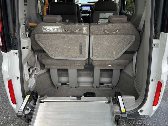ホンダ ステップワゴン G ホンダセンシング 埼玉県 2018(平30)年 4.7万km プラチナホワイトパール 福祉車両/ナビ装着用スペシャルパッケージ＋ETC車載器(ナビゲーション連動)/Honda SENSING/クルーズコントロール/1列目シート用i-サイドエアバッグシステム＋サイドカーテンエアバッグシステム(1-3列目シート対応)/リア左側パワースライドドア＋スライドドア・イージークローザー（リア両側）/リア右側パワースライドドア/コンフォートビューパッケージ/IRカット(遮熱)＋スーパーUVカットフロントドアガラス/プラズマクラスター機能/トリプルゾーンコントロール・フルオートエアコンディショナー/LEDヘッドライト(オートレベリング/オートライトコントロール機構付)