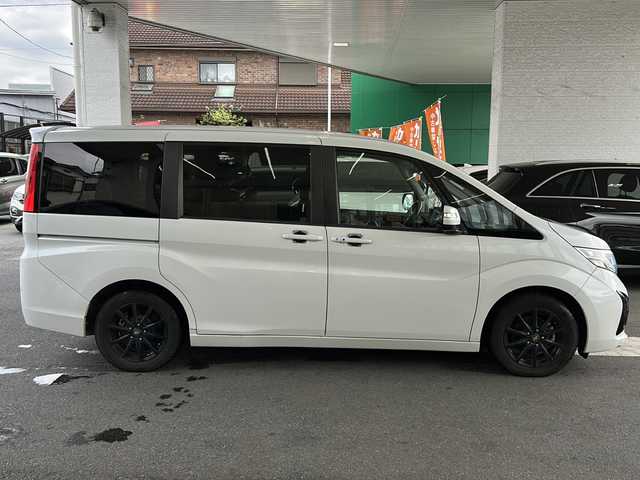 ホンダ ステップワゴン G ホンダセンシング 埼玉県 2018(平30)年 4.7万km プラチナホワイトパール 福祉車両/ナビ装着用スペシャルパッケージ＋ETC車載器(ナビゲーション連動)/Honda SENSING/クルーズコントロール/1列目シート用i-サイドエアバッグシステム＋サイドカーテンエアバッグシステム(1-3列目シート対応)/リア左側パワースライドドア＋スライドドア・イージークローザー（リア両側）/リア右側パワースライドドア/コンフォートビューパッケージ/IRカット(遮熱)＋スーパーUVカットフロントドアガラス/プラズマクラスター機能/トリプルゾーンコントロール・フルオートエアコンディショナー/LEDヘッドライト(オートレベリング/オートライトコントロール機構付)