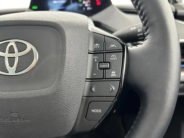 トヨタ プリウス Z 愛知県 2023(令5)年 2.6万km アティチュードブラックマイカ サンルーフ/トヨタセーフティセンス/純正12.3インチナビ/（Bluetooth/フルセグTV/USB入力）/全方位カメラ/ブラインドスポットモニター/デジタルインナーミラー/ETC2.0/ドライブレコーダー/合皮シート/パワーシート/シートヒーター/シートクーラー/ステアリングヒーター/衝突軽減システム/ACC/レーダークルーズコントロール/オートマチックハイビーム/電動リアゲード/メモリシート/純正LEDライト/純正19インチAW/純正フロアマット/オートライト/AC100V