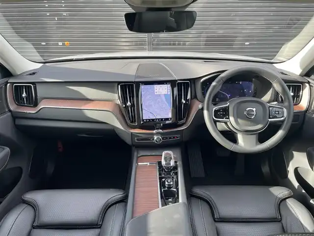 ボルボ ボルボ ＸＣ６０ アルティメット B5 AWD 三重県 2024(令6)年 0.6万km グレー パノラマサンルーフ/純正Googleナビ/３６０°カメラ/ACC/ブラインドスポット/黒革/パワーシート/ベンチレーション/シートヒーター/ステアリングヒーター/純正１９インチＡＷ/メモリー付パワーシート　/シートコントロール/ｈａｒｍａｎ／ｋａｒｄｏｎサウンド/carplay/ETC