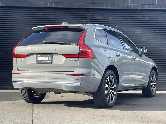 ボルボ ボルボ ＸＣ６０ アルティメット B5 AWD 三重県 2024(令6)年 0.6万km グレー パノラマサンルーフ/純正Googleナビ/３６０°カメラ/ACC/ブラインドスポット/黒革/パワーシート/ベンチレーション/シートヒーター/ステアリングヒーター/純正１９インチＡＷ/メモリー付パワーシート　/シートコントロール/ｈａｒｍａｎ／ｋａｒｄｏｎサウンド/carplay/ETC