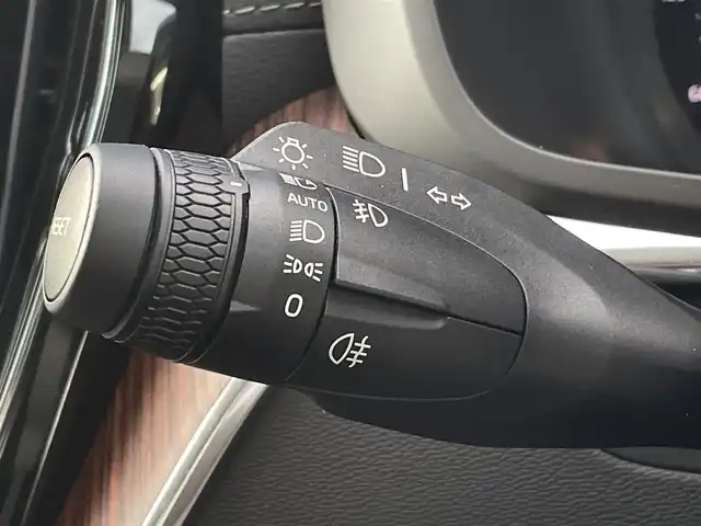 ボルボ ボルボ ＸＣ６０ アルティメット B5 AWD 三重県 2024(令6)年 0.6万km グレー パノラマサンルーフ/純正Googleナビ/３６０°カメラ/ACC/ブラインドスポット/黒革/パワーシート/ベンチレーション/シートヒーター/ステアリングヒーター/純正１９インチＡＷ/メモリー付パワーシート　/シートコントロール/ｈａｒｍａｎ／ｋａｒｄｏｎサウンド/carplay/ETC