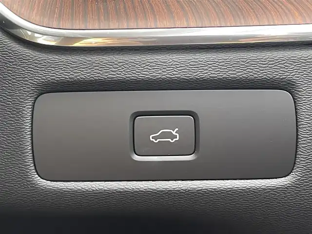 ボルボ ボルボ ＸＣ６０ アルティメット B5 AWD 三重県 2024(令6)年 0.6万km グレー パノラマサンルーフ/純正Googleナビ/３６０°カメラ/ACC/ブラインドスポット/黒革/パワーシート/ベンチレーション/シートヒーター/ステアリングヒーター/純正１９インチＡＷ/メモリー付パワーシート　/シートコントロール/ｈａｒｍａｎ／ｋａｒｄｏｎサウンド/carplay/ETC
