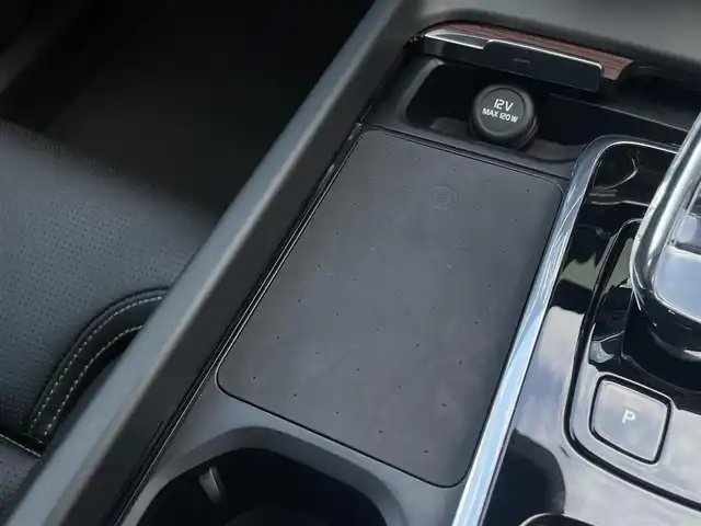 ボルボ ボルボ ＸＣ６０ アルティメット B5 AWD 三重県 2024(令6)年 0.6万km グレー パノラマサンルーフ/純正Googleナビ/３６０°カメラ/ACC/ブラインドスポット/黒革/パワーシート/ベンチレーション/シートヒーター/ステアリングヒーター/純正１９インチＡＷ/メモリー付パワーシート　/シートコントロール/ｈａｒｍａｎ／ｋａｒｄｏｎサウンド/carplay/ETC