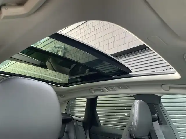 ボルボ ボルボ ＸＣ６０ アルティメット B5 AWD 三重県 2024(令6)年 0.6万km グレー パノラマサンルーフ/純正Googleナビ/３６０°カメラ/ACC/ブラインドスポット/黒革/パワーシート/ベンチレーション/シートヒーター/ステアリングヒーター/純正１９インチＡＷ/メモリー付パワーシート　/シートコントロール/ｈａｒｍａｎ／ｋａｒｄｏｎサウンド/carplay/ETC