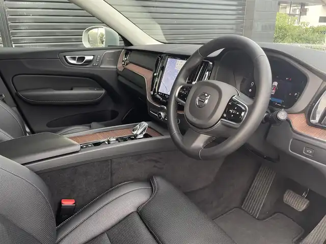 ボルボ ボルボ ＸＣ６０ アルティメット B5 AWD 三重県 2024(令6)年 0.6万km グレー パノラマサンルーフ/純正Googleナビ/３６０°カメラ/ACC/ブラインドスポット/黒革/パワーシート/ベンチレーション/シートヒーター/ステアリングヒーター/純正１９インチＡＷ/メモリー付パワーシート　/シートコントロール/ｈａｒｍａｎ／ｋａｒｄｏｎサウンド/carplay/ETC