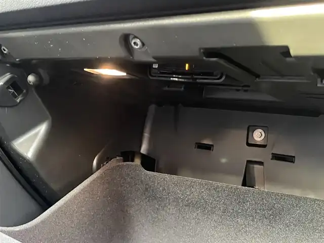 ボルボ ボルボ ＸＣ６０ アルティメット B5 AWD 三重県 2024(令6)年 0.6万km グレー パノラマサンルーフ/純正Googleナビ/３６０°カメラ/ACC/ブラインドスポット/黒革/パワーシート/ベンチレーション/シートヒーター/ステアリングヒーター/純正１９インチＡＷ/メモリー付パワーシート　/シートコントロール/ｈａｒｍａｎ／ｋａｒｄｏｎサウンド/carplay/ETC