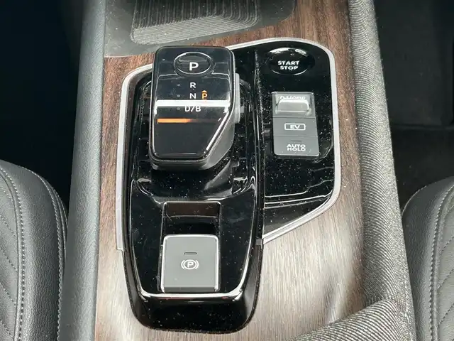 日産 オーラ G FOUR レザーエディション 岩手県 2024(令6)年 1.4万km ミッドナイトブラック/サンライズカッパー ４WD/ワンオーナー　/日産純正コネクトナビ　/フルセグTV/ブルートゥース/ＢＯＳＥスピーカー　/黒レザーシート　/全方位モニター　/プロパイロット　/デジタルインナーミラー　/置くだけ充電　/シートヒーター　/ビルトインＥＴＣ２．０　/ハンドルヒーター/BSM/プッシュスタート/スペアキー/フロアマット/ドアバイザー/保証書　取説　ナビ取説